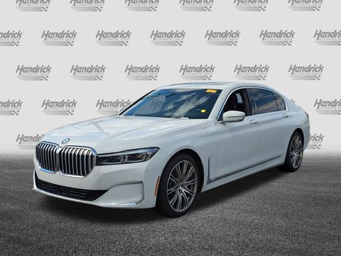 Certified 2022 BMW 740i w/ Premium Package image 5