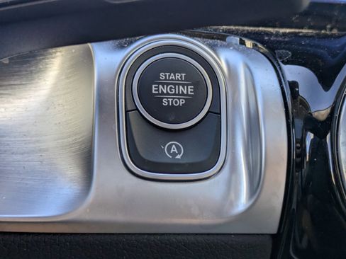 Used 2025 Mercedes-Benz GLB 250 image 27