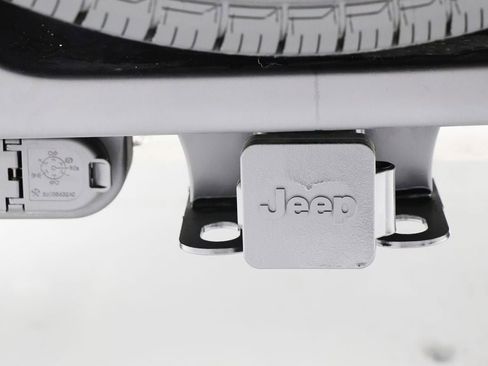 Used 2024 Jeep Wrangler Sahara w/ Technology Group image 11