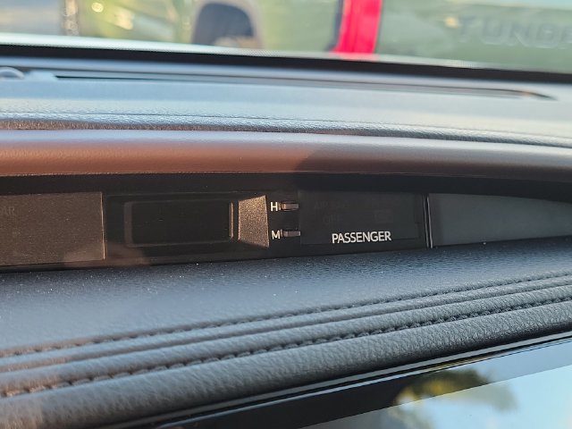Used 2018 Toyota Highlander XLE FWD image 23