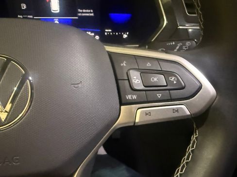 Used 2022 Volkswagen Tiguan SE image 33