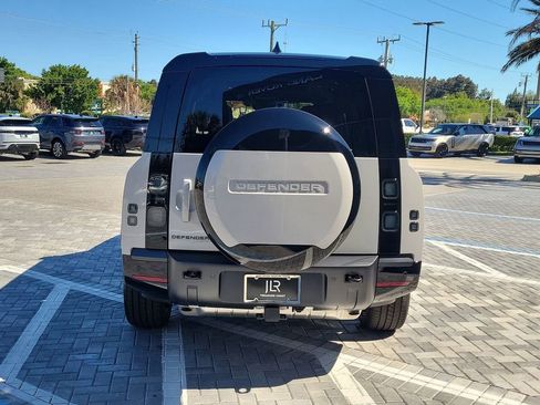 New 2026 Land Rover Defender 130 X-Dynamic SE image 4