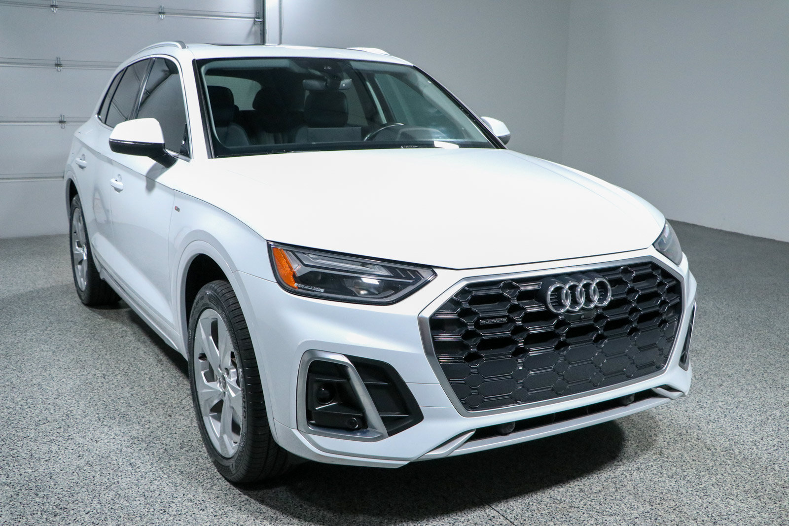 Used 2023 Audi Q5 2.0T Premium Plus w/ Premium Plus Package AWD/4WD image 5