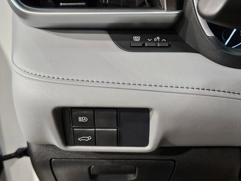 Used 2021 Toyota Highlander XLE image 26