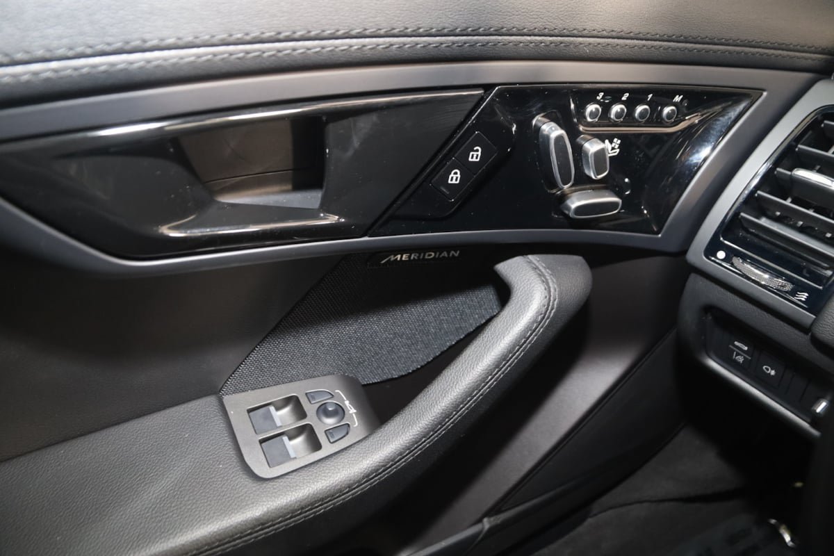 Used 2021 Jaguar F-TYPE R-Dynamic AWD/4WD image 35