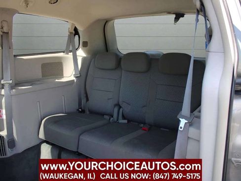 Used 2010 Chrysler Town & Country Touring image 13