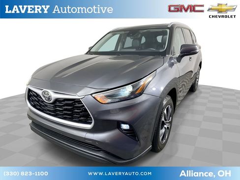 Used 2022 Toyota Highlander XLE image 1