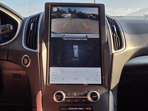 Used 2021 Ford Edge SE image 18