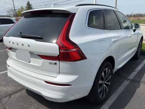 Used 2023 Volvo XC60 B5 Core w/ Climate Package image 3