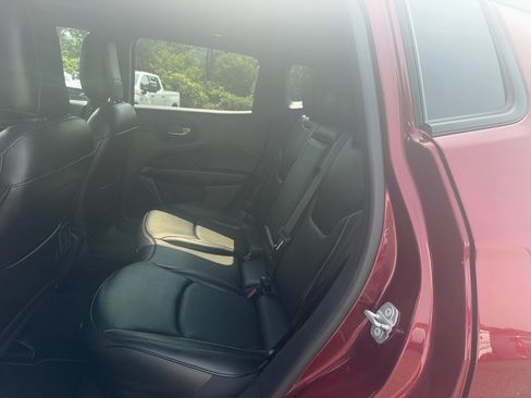 Used 2021 Jeep Compass Latitude w/ Sun and Sound Group AWD/4WD image 10