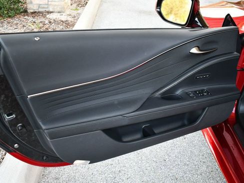 Used 2021 Lexus LC 500 Convertible image 11