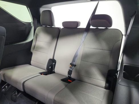 Used 2025 Chevrolet Traverse LT FWD image 38