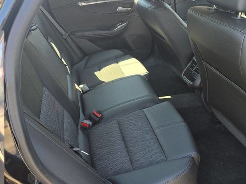 Used 2014 Chevrolet Impala LT w/ Convenience Package image 11