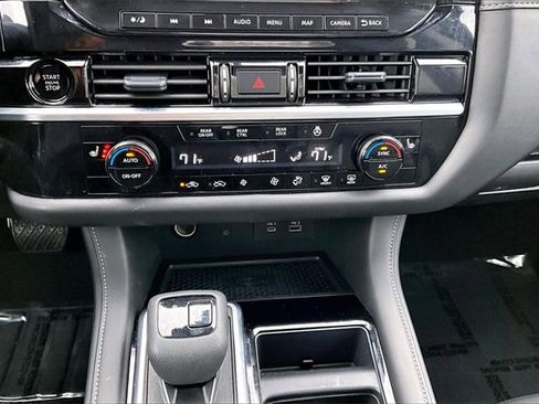 Certified 2025 Nissan Pathfinder SL image 26