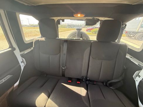 Certified 2016 Jeep Wrangler Unlimited Rubicon w/ Connectivity Group image 25