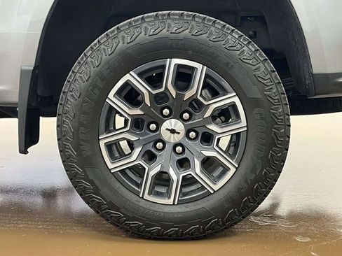 Used 2025 Chevrolet Colorado Z71 AWD/4WD image 14