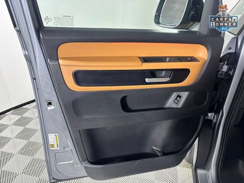 Used 2025 Volkswagen ID. Buzz Pro S Plus RWD image 13