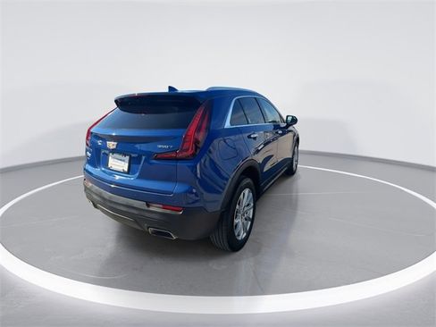 Used 2023 Cadillac XT4 Luxury w/ Cold Weather Package image 8