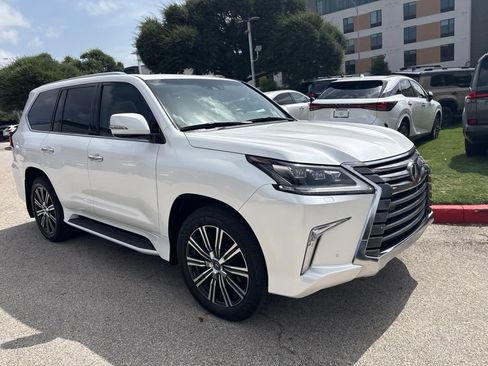 Used 2019 Lexus LX 570 4WD w/ Luxury Package image 7