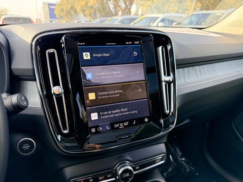 Certified 2025 Volvo XC40 B5 Plus image 21