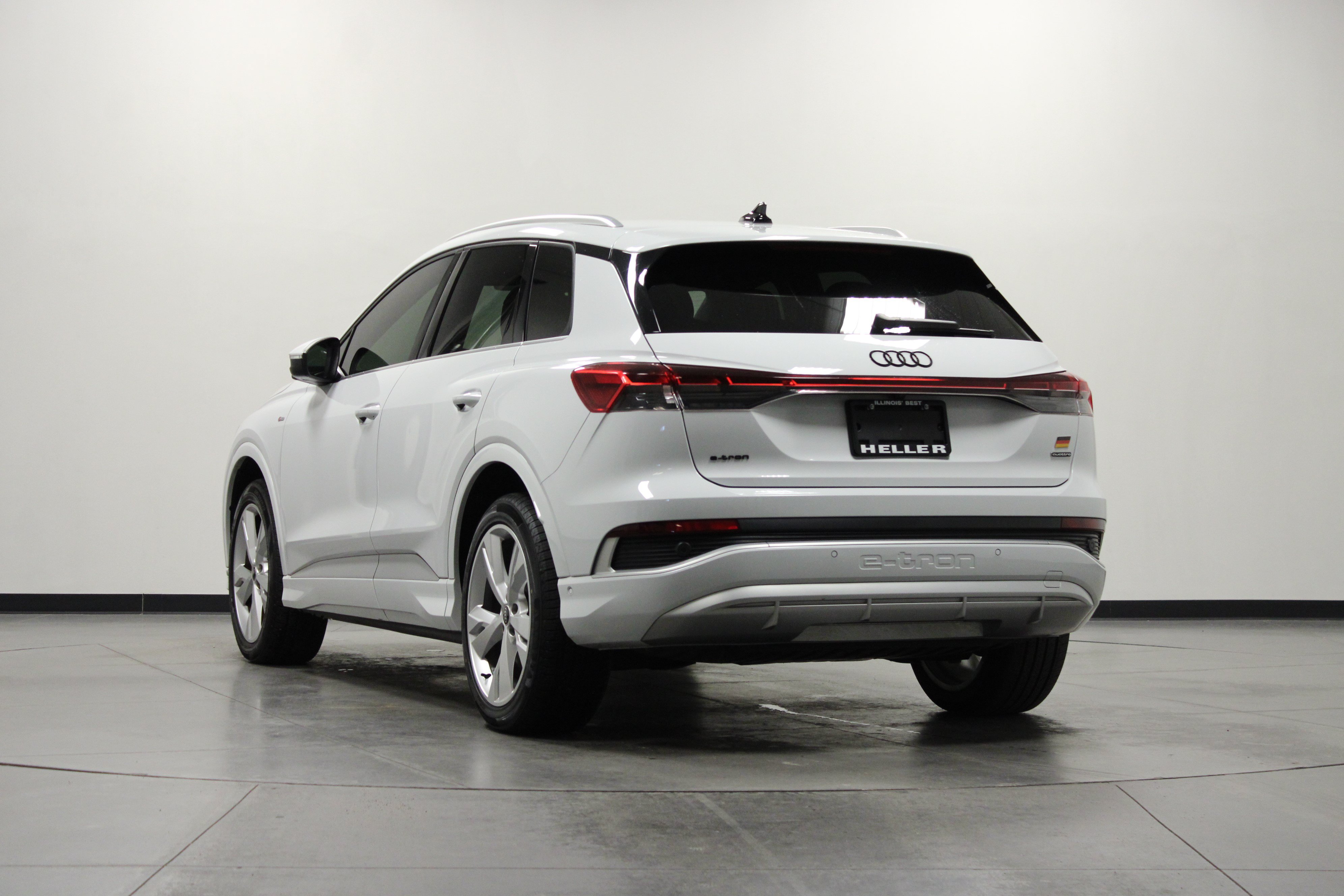 Used 2023 Audi Q4 e-tron Prestige w/ 20" Wheel Package AWD/4WD image 6