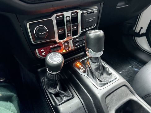 Used 2024 Jeep Wrangler Unlimited Rubicon image 29