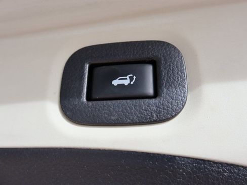 Used 2019 Nissan Rogue SV image 17