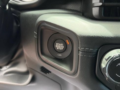 Used 2025 Jeep Wrangler Unlimited Sahara AWD/4WD image 10