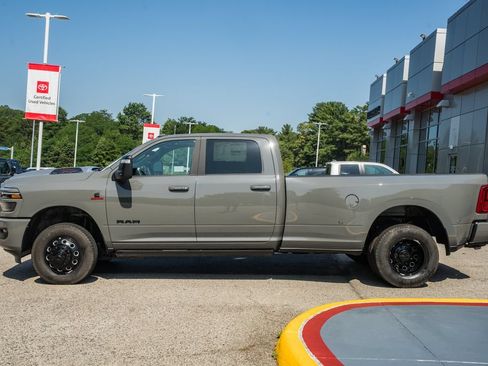 New 2026 RAM 3500 Laramie AWD/4WD image 4