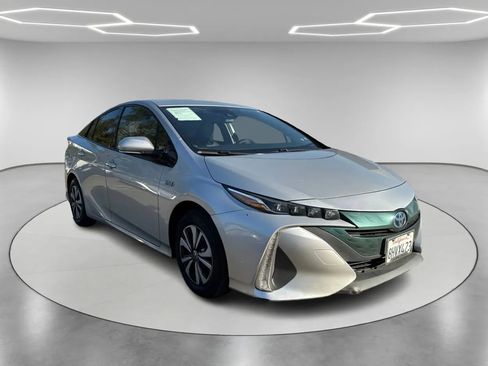 Used 2019 Toyota Prius Prime Premium w/ Preferred Accessory Package image 3
