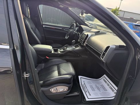 Used 2016 Porsche Cayenne AWD/4WD image 10