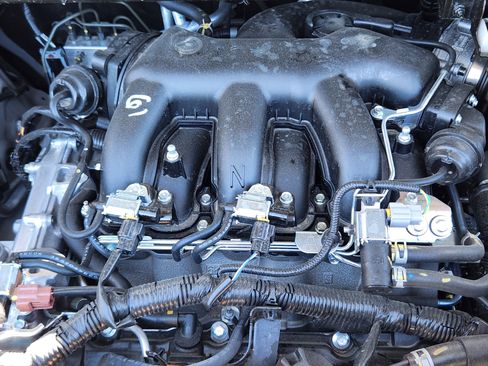 Used 2025 Nissan Pathfinder Platinum image 19