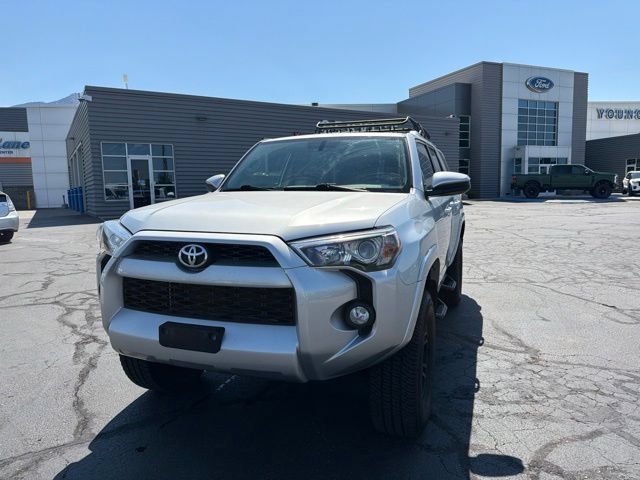 Used 2017 Toyota 4Runner SR5 AWD/4WD image 12