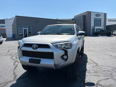 Used 2017 Toyota 4Runner SR5 AWD/4WD image 12