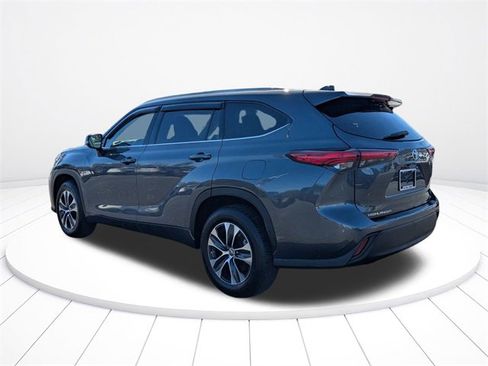 Used 2022 Toyota Highlander XLE image 5