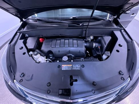 Used 2015 Chevrolet Traverse LT w/ Style and Technology Package image 11