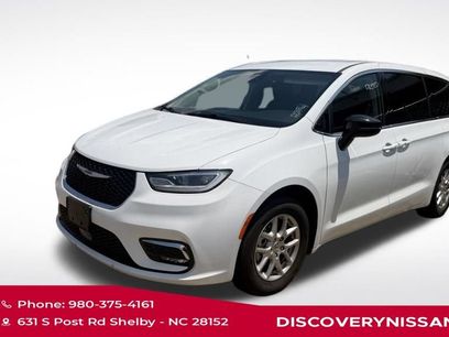 Used 2024 Chrysler Pacifica Touring-L