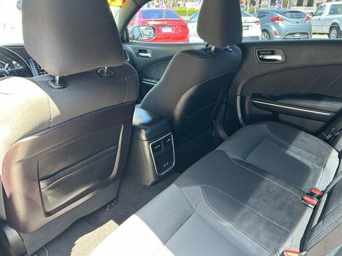 Used 2019 Dodge Charger SXT RWD image 13