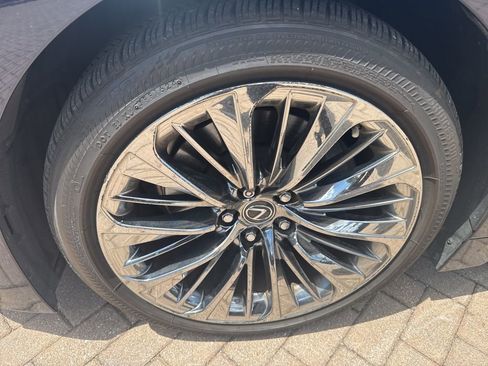 Used 2020 Lexus LS 500 w/ Accessory Package (Z2) RWD image 24