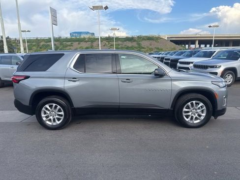 Used 2023 Chevrolet Traverse LS image 7