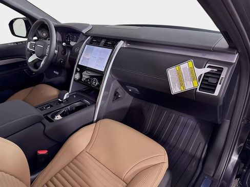 New 2026 Land Rover Discovery Limited Edition image 31