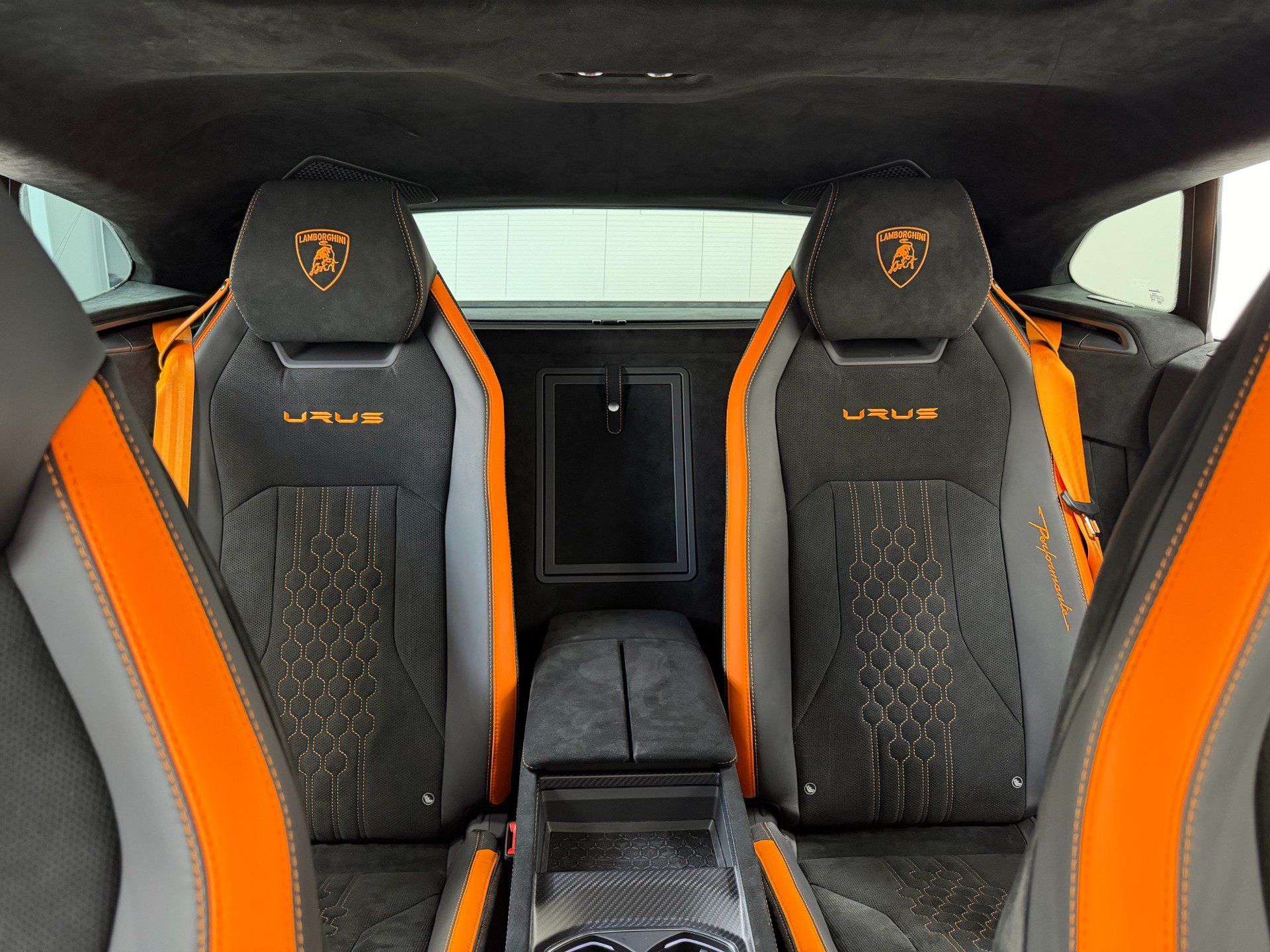 Used 2024 Lamborghini Urus Performante AWD/4WD image 27