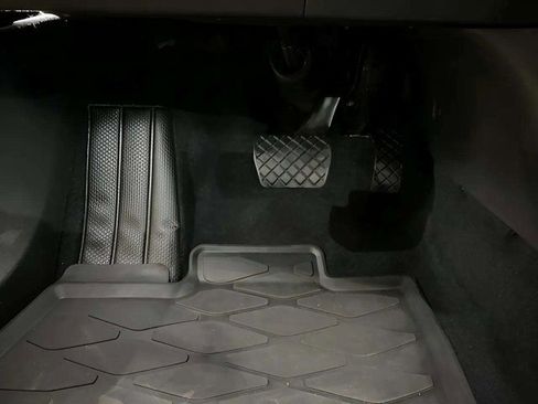 Used 2023 Volkswagen ID.4 S image 29