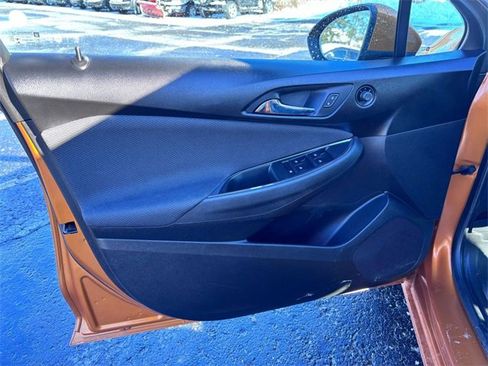 Used 2017 Chevrolet Cruze LT w/ Convenience Package image 12