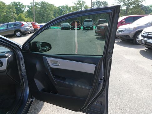 Used 2017 Toyota Corolla LE w/ Carpet Mat Package (TMS) FWD image 18