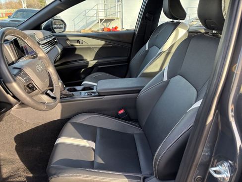 Used 2025 Toyota Camry SE image 24