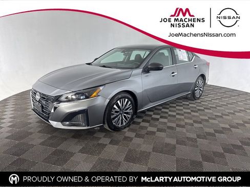 Used 2025 Nissan Altima 2.5 SV image 3