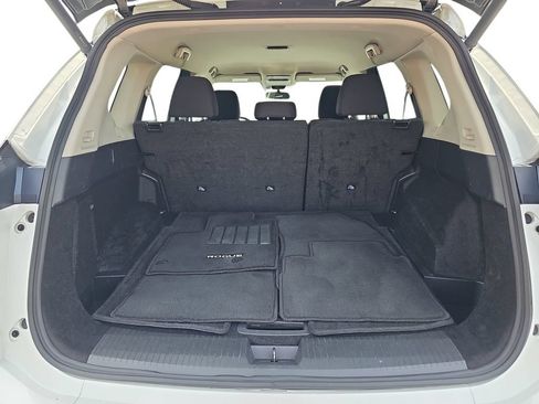 Used 2025 Nissan Rogue SV FWD image 28