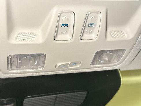 Used 2022 Ford Escape Titanium w/ Class II Trailer Tow Package image 31