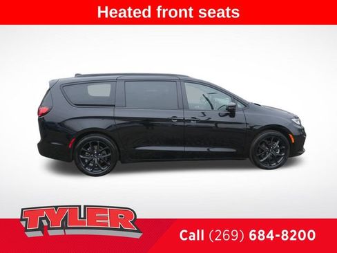 Used 2025 Chrysler Pacifica Limited FWD image 9